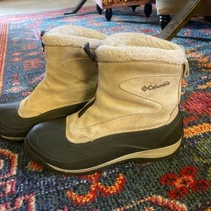 Columbia Snow Boots, Tan, Women’s Size 9